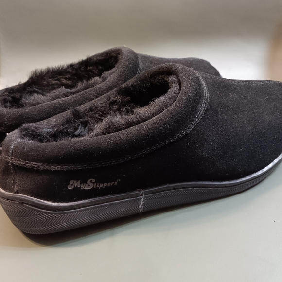 Men's size 9 My Pillow slippers - Picture 1 of 4